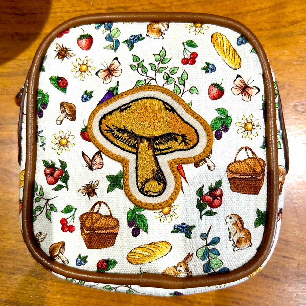 STONEY CLOVER LN ULTRA RARE MUSHROOM POUCH MAKEUP BAG PURSE BAG